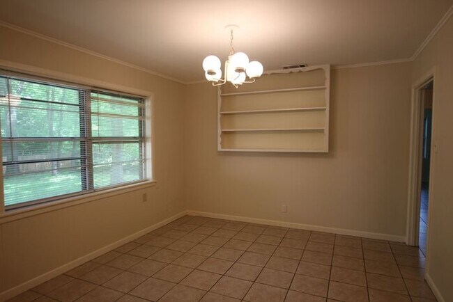 Building Photo - Tour Today! 3 Bedroom, 1 Bathroom home in Tyler!