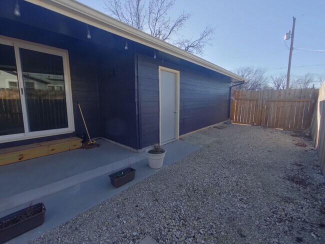 Building Photo - 1856 N Meridian Ave