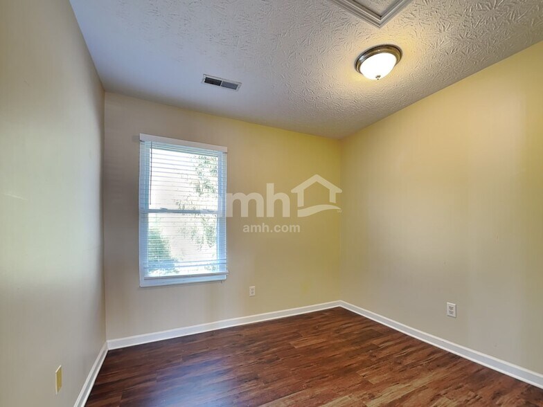 Building Photo - 552 Wildlife Ct