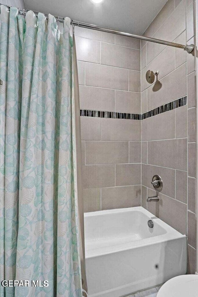 Building Photo - 2621 Maria Casas St