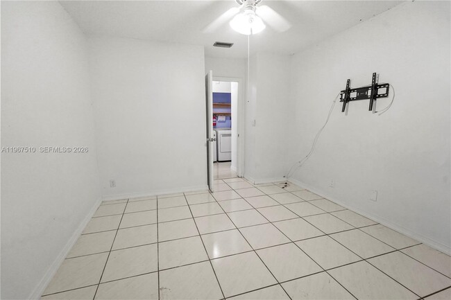 Building Photo - 9311 Wedgewood Dr