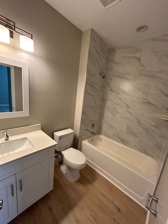 Building Photo - Duplex Unit For Rent In Port Charlotte