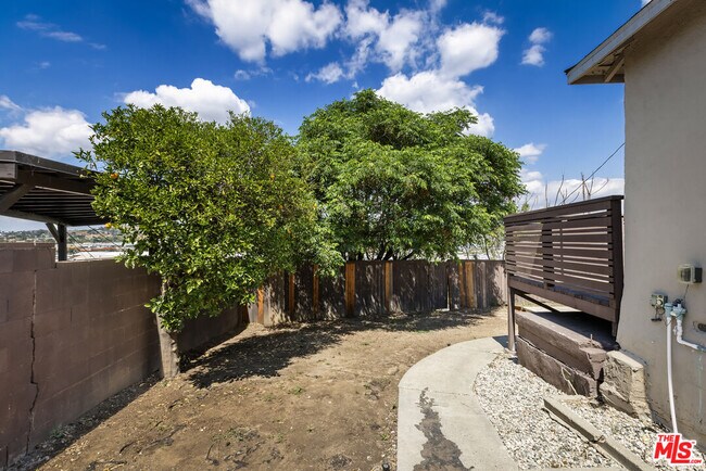 Building Photo - 1562 Attridge Ave