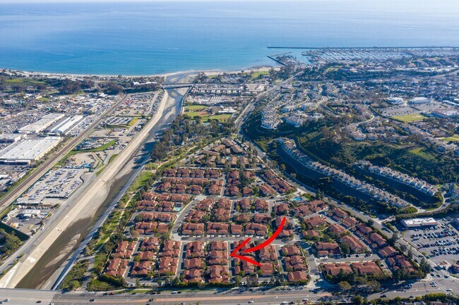 Building Photo - Beautiful Furnished Home in Seaside Villas Near Doheny Beach!