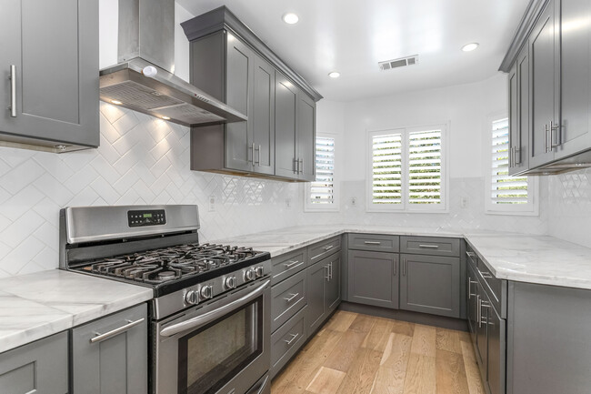 Building Photo - 1444 Stearns Dr