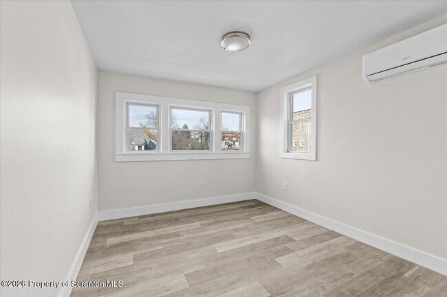 Building Photo - 840 Clay Ave