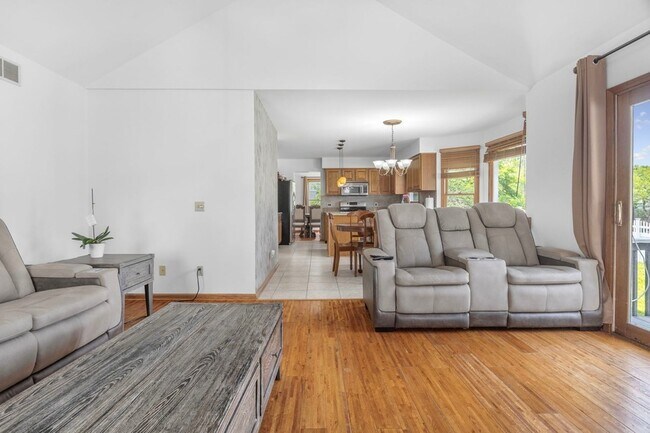 Building Photo - 5207 Sunmeadow Dr