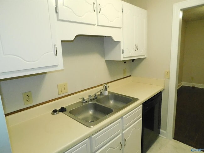 Building Photo - 2111 Epworth Dr NE
