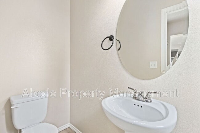 Building Photo - 311 Newaygo Dr