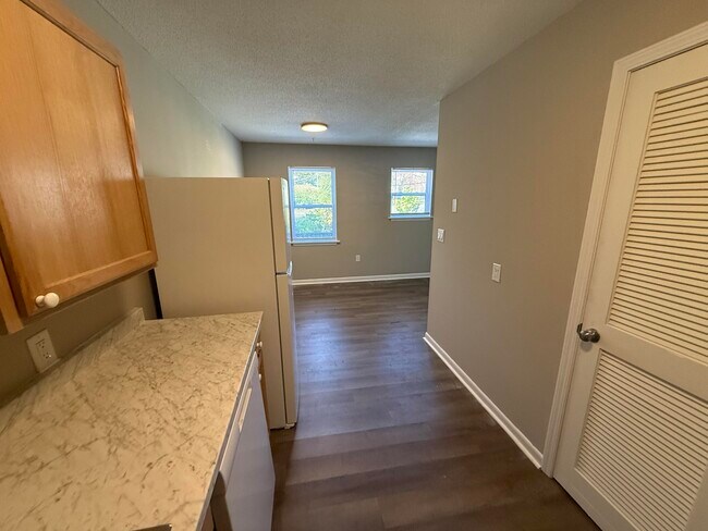 Building Photo - 213 N Ann St