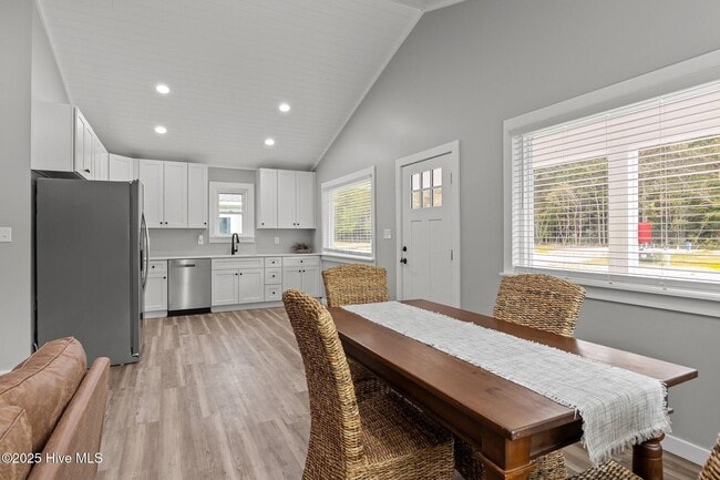 Building Photo - 122 Long Pond Loop