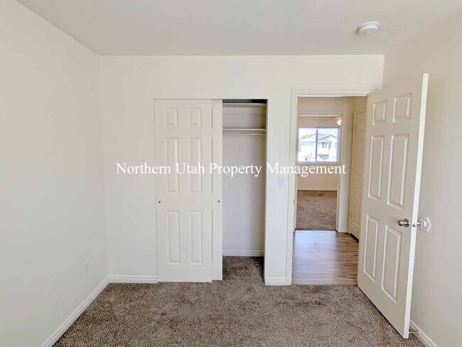 Building Photo - Updated 4 Bed, 2 Bath SFH