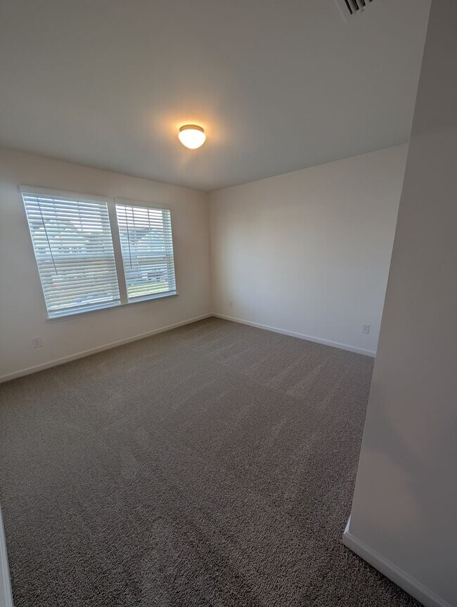 Building Photo - NEW CONSTRUCTION 4BD/2.5 Home in Stonebrid...