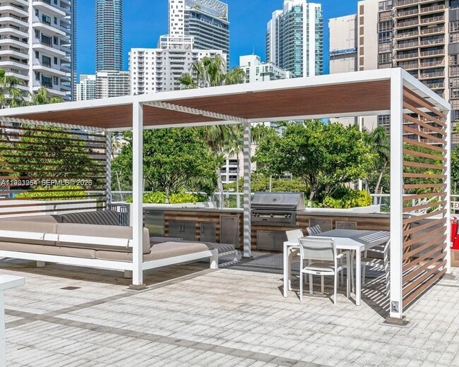 Building Photo - 1541 Brickell Ave