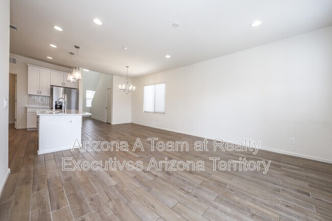 Building Photo - 7867 S Walnutview Dr