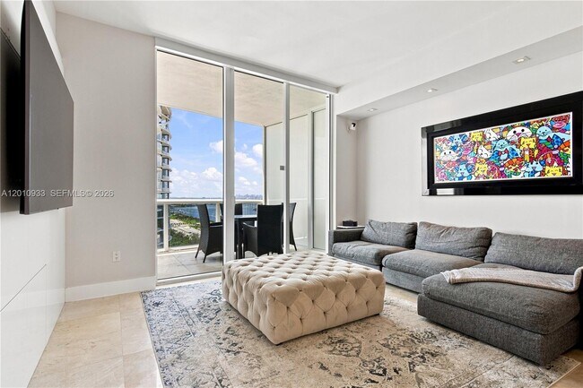 Building Photo - 15811 Collins Ave