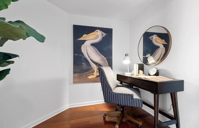 Building Photo - Contemporary Unit with High-End Features