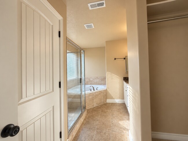Building Photo - 824 Meadow Marsh Dr