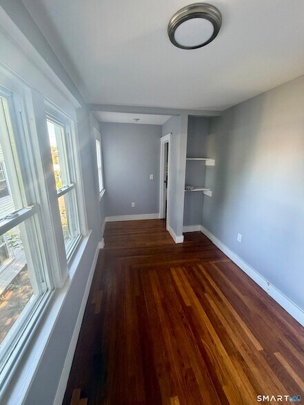 Building Photo - 32 Alstrum St