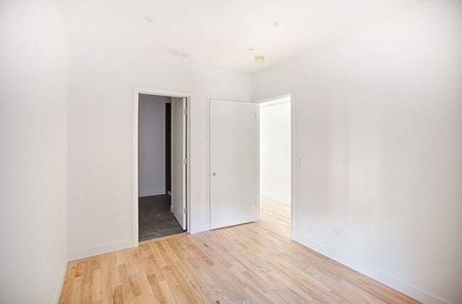 Building Photo - Amazing 2 Bed/2 Bath Apartment in prime Li...