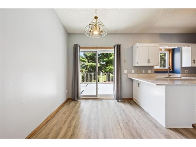 Building Photo - 11819 W River Rd