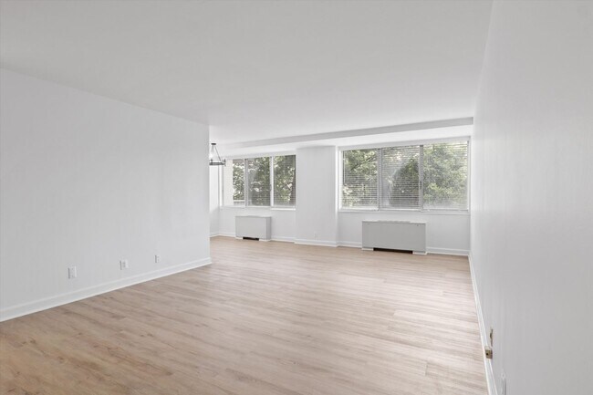 Building Photo - 301 N Beauregard St