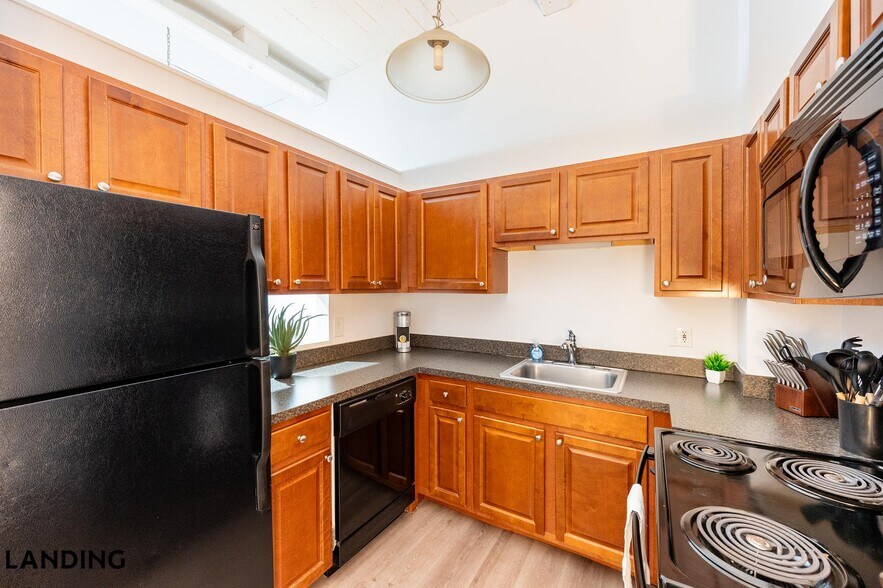 Building Photo - 45 Willow St