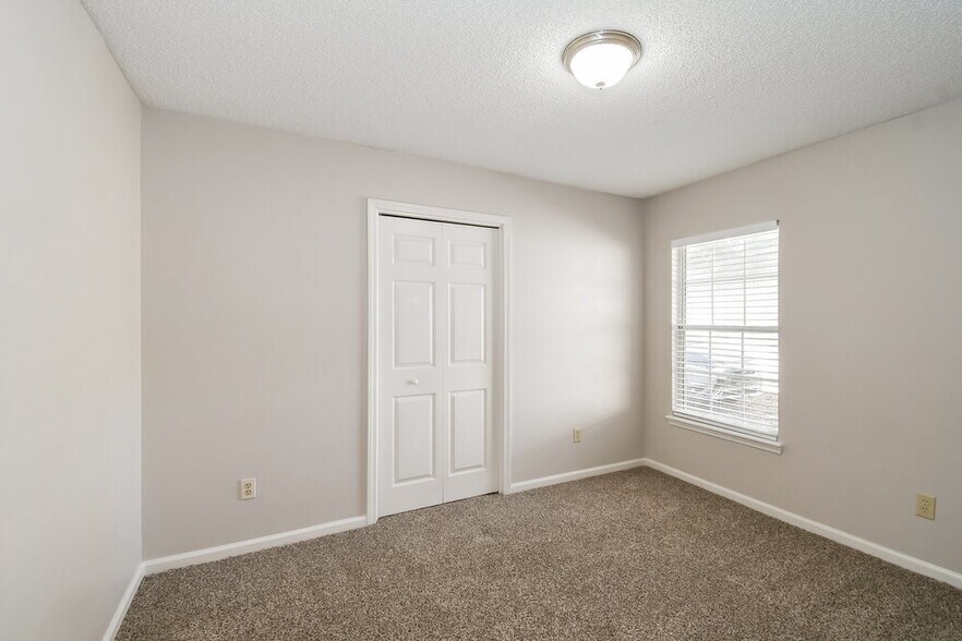 Building Photo - 1659 Spring Oaks Ln