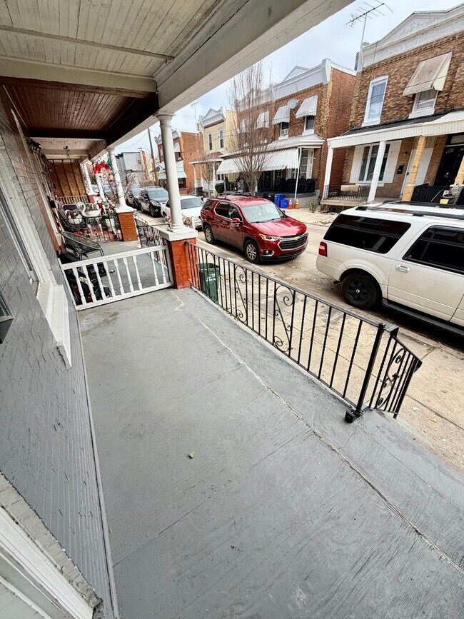 Building Photo - 426 N Salford St