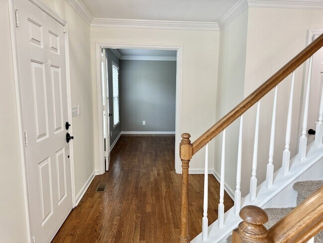 Building Photo - 1370 Buckingham Cir