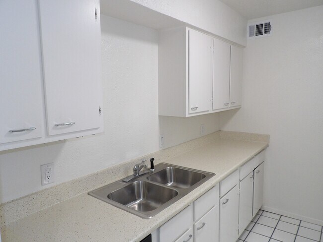 Building Photo - 4314 Travis St