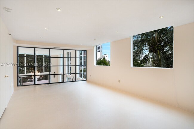 Building Photo - 1428 West Dr