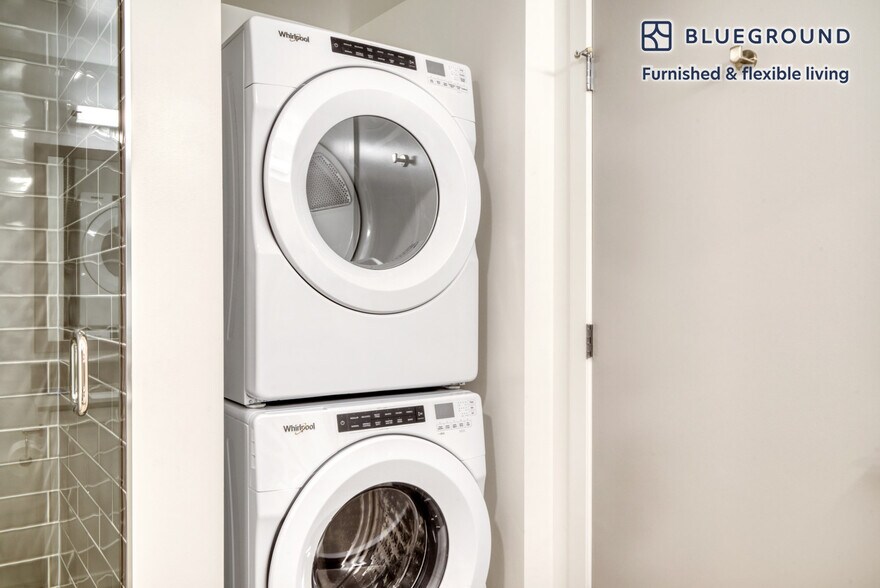 Building Photo - 704 Spring St