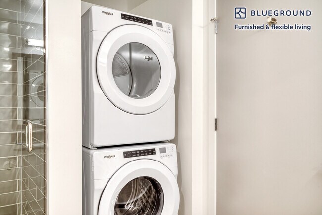 Building Photo - 704 Spring St