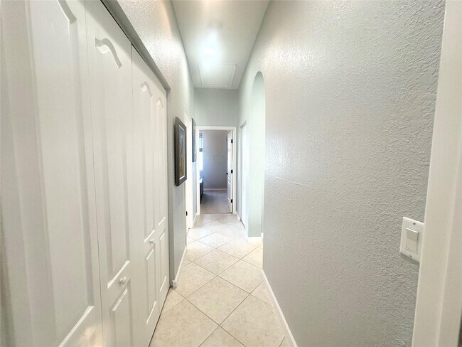 Building Photo - 6104 Santa Margarito Dr