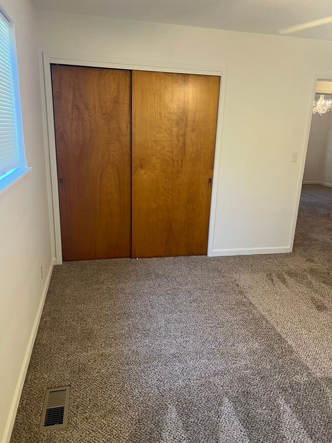 Building Photo - pd01 - Parkdale Estates Inc