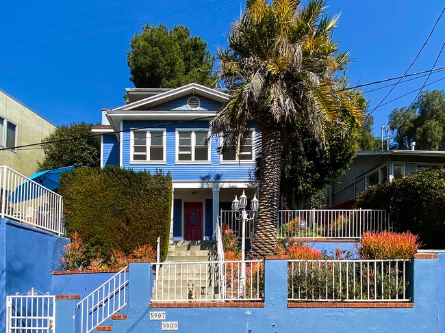 Primary Photo - 3909 Cumberland Ave