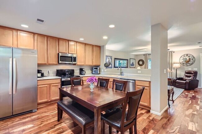 Building Photo - Updated 4-Bedroom with Serene Outdoor Spac...