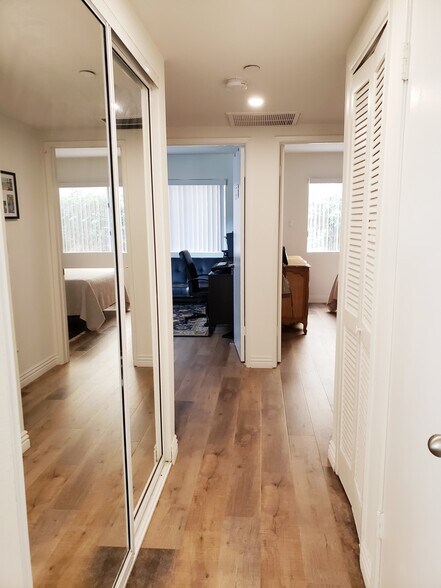 Building Photo - 557 W Stocker St