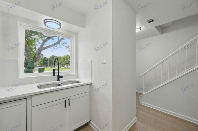 Building Photo - 822 Wildwood Ln