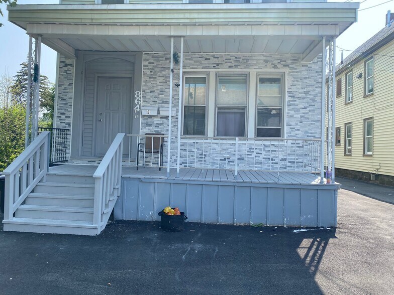 Building Photo - 864 Eastern Ave