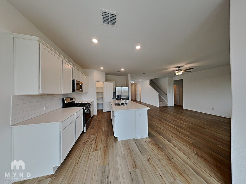 Building Photo - 7900 Green Heron Dr