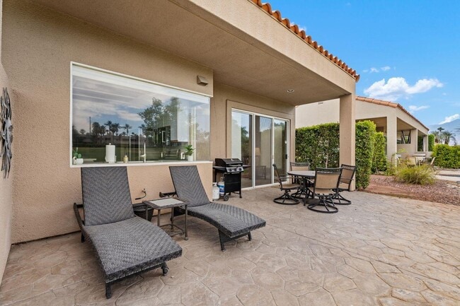 Building Photo - 20 Pebble Beach Dr