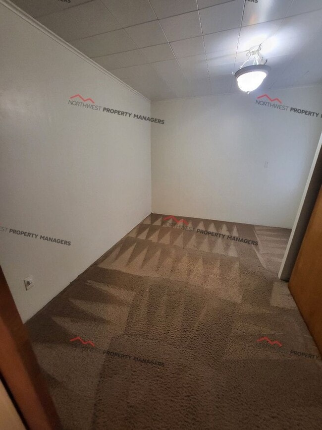 Building Photo - r139d