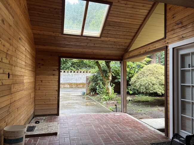 Building Photo - 4600 NW Cornell Rd