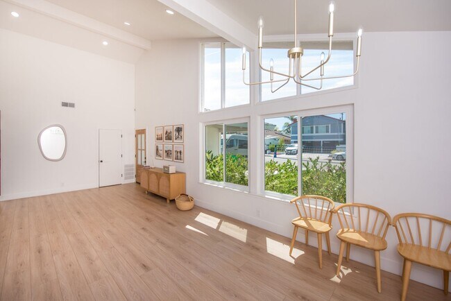 Building Photo - Remodeled South Huntington Beach Home