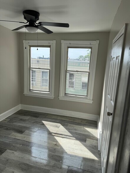 Building Photo - 646 E Allegheny Ave