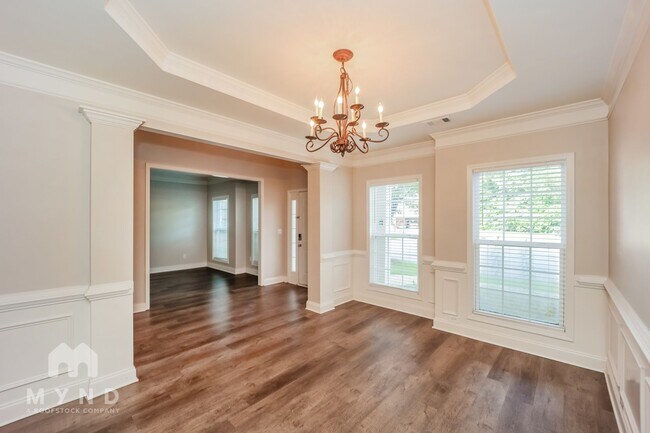 Building Photo - 5660 Halsey trc