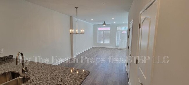 Building Photo - 812 Moen Pl