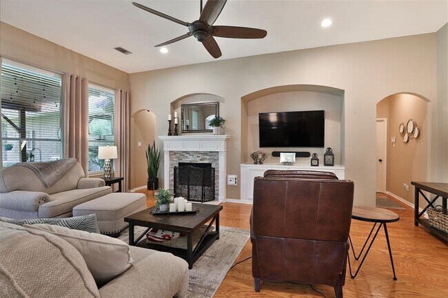Building Photo - 8414 Green Valley Dr